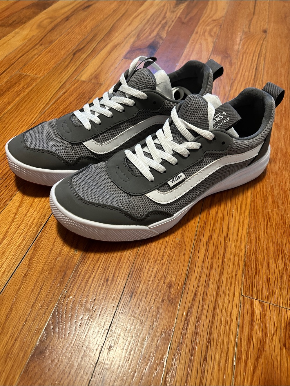 Vans Ultrarange Exo SE Men's Gray White Lace Up Sneakers Shoes Size 10.5